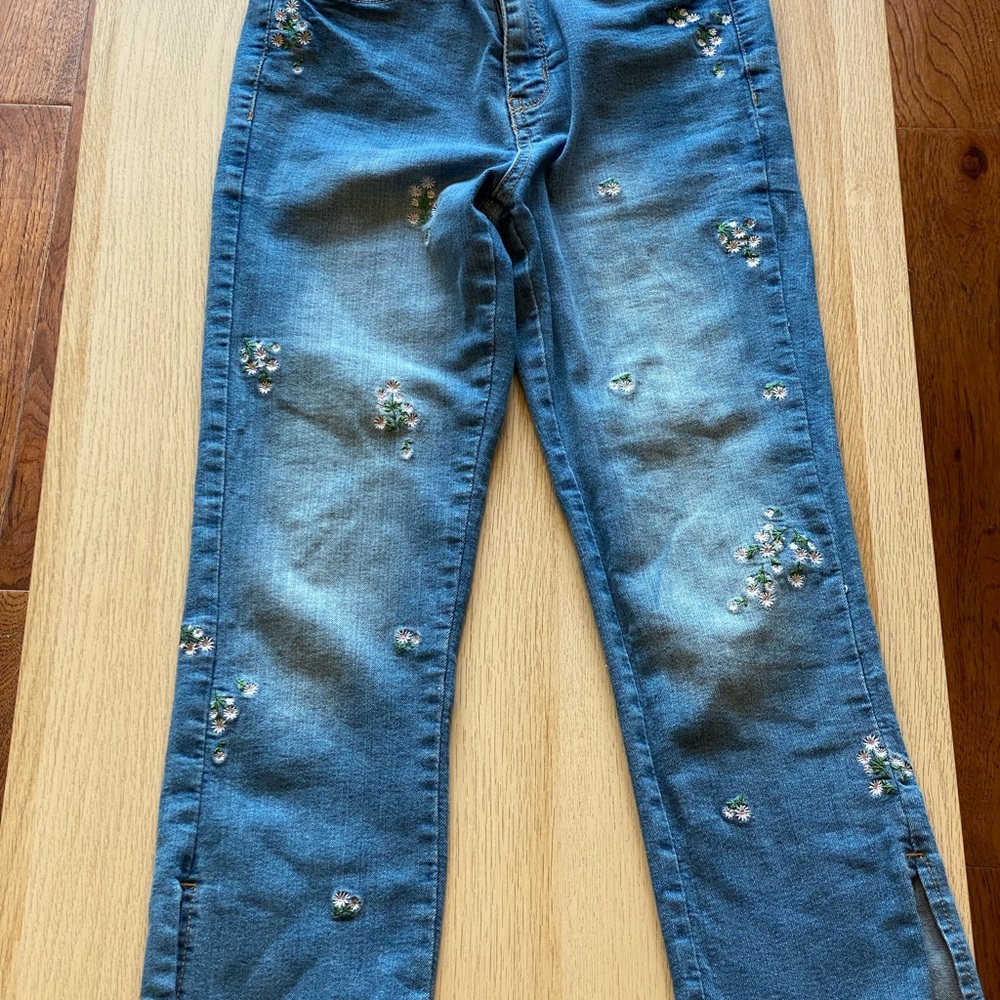 Suzy Shier Blue Straight Leg Jeans with Floral Embellishments